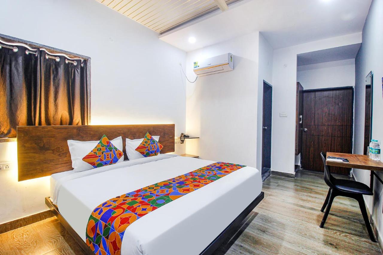 Fabhotel W Grand Suites - Nr Lanco Hills, Manikonda Haïdarabad Extérieur photo